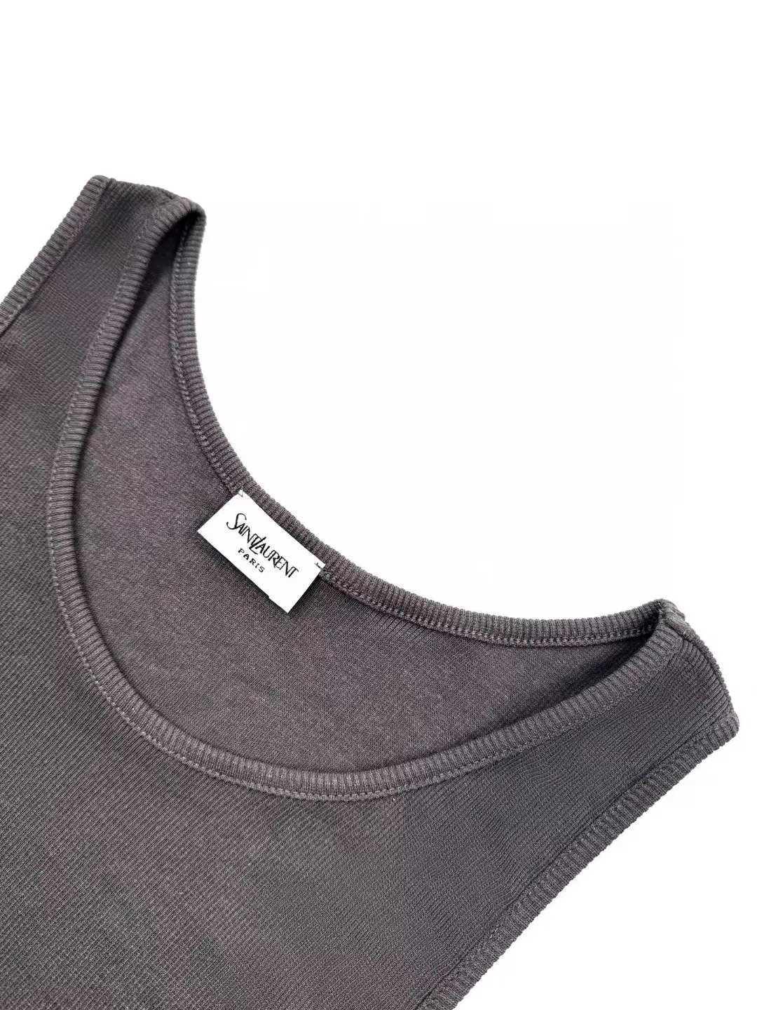 P160SaintLaurent logo embroidered vest Customized Dream Yayun ribbed cotton Delicate texture Comfortable and close to the skin Interpretation of elegance with pure black color The iconic YSL logo embroidery is vivid on the clothing Low-key but eye-catching Highlighting the unique identity and charm Highlighting the shoulder lines Feeling the confidence from the inside out Process 1: Using imported machine embroidery technology Using advanced computer control systems and sophisticated mechanical components to achieve YSL logo embroidery operations with high precision and smooth and delicate lines Process 2: The fabrics have been washed and have a better hand feel. Not easy to deform, not easy to shrink, not easy to fade, and maintain long-term beauty. Accessories: Customized 1:1 YSL trademark Size: XS S M L